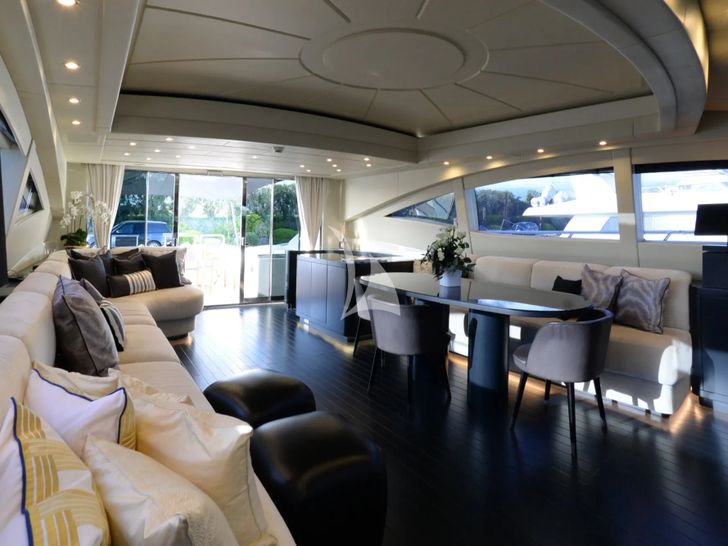 ONLY ONE Overmarine Mangusta 92 - saloon seating and dining area ONLY ONE Overmarine Mangusta 92 - saloon seating and dining area