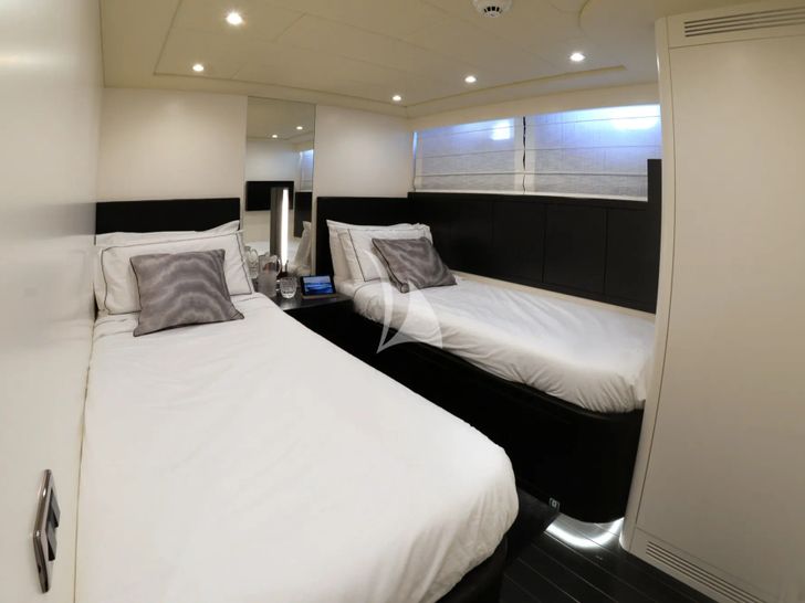 ONLY ONE Overmarine Mangusta 92 - twin cabin 1 ONLY ONE Overmarine Mangusta 92 - twin cabin 1