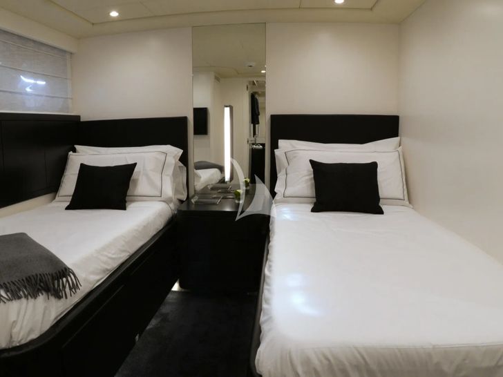 ONLY ONE Overmarine Mangusta 92 - twin cabin 2 ONLY ONE Overmarine Mangusta 92 - twin cabin 2