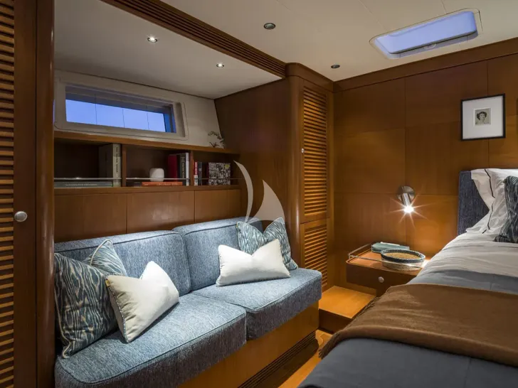 ONYX Nautor`s Swan 100s - master cabin couch ONYX Nautor`s Swan 100s - master cabin couch