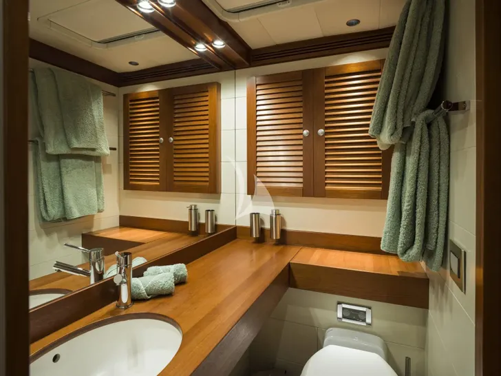 ONYX Nautor`s Swan 100s - twin cabin bathroom ONYX Nautor`s Swan 100s - twin cabin bathroom