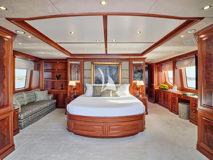 OPTION B Benetti Classic 121 - VIP cabin 1 OPTION B Benetti Classic 121 - VIP cabin 1