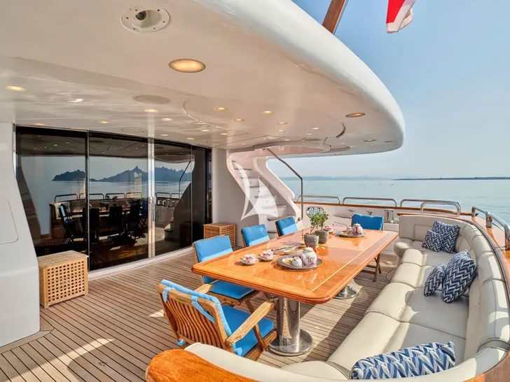 OPTION B Benetti Classic 121 - aft deck OPTION B Benetti Classic 121 - aft deck