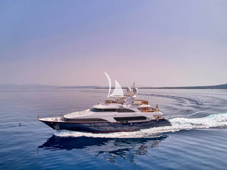 OPTION B Benetti Classic 121 - cruising across the waterline OPTION B Benetti Classic 121 - cruising across the waterline