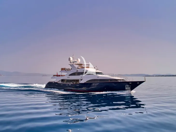 OPTION B Benetti Classic 121 - cruising OPTION B Benetti Classic 121 - cruising