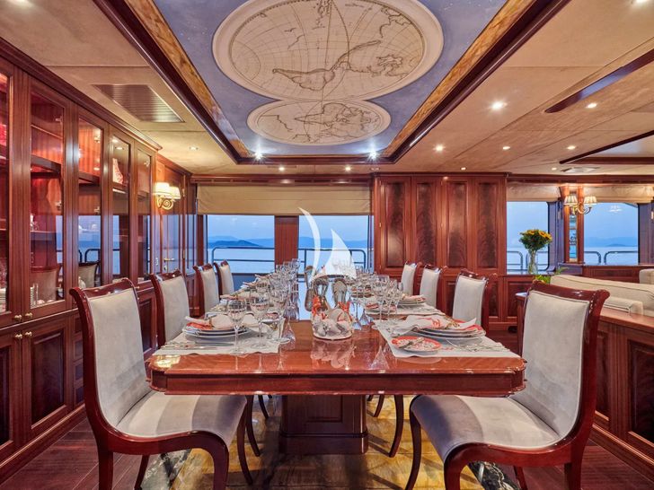 OPTION B Benetti Classic 121 - indoor dining set up OPTION B Benetti Classic 121 - indoor dining set up