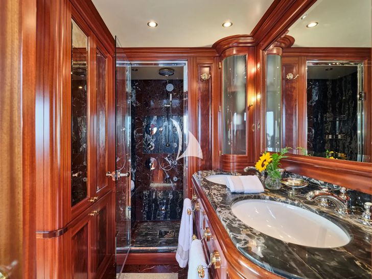 OPTION B Benetti Classic 121 - master cabin bathroom OPTION B Benetti Classic 121 - master cabin bathroom