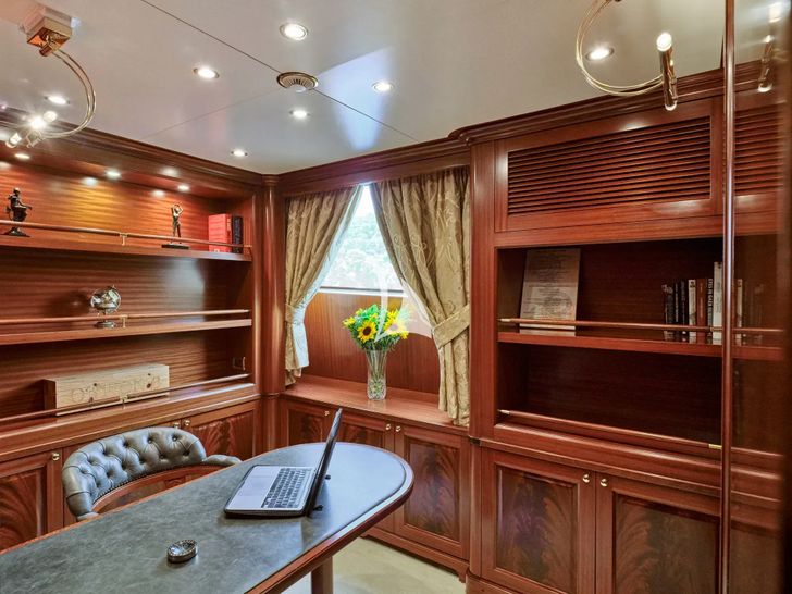 OPTION B Benetti Classic 121 - office OPTION B Benetti Classic 121 - office