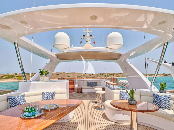 OPTION B Benetti Classic 121 - sun deck lounge and bar area OPTION B Benetti Classic 121 - sun deck lounge and bar area