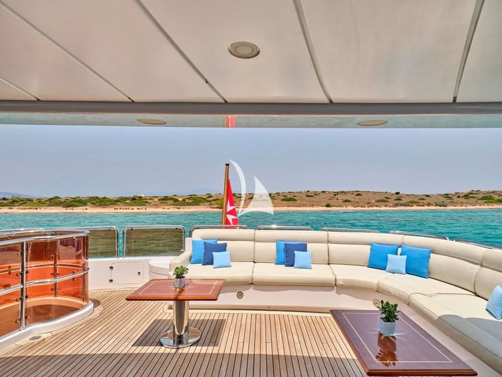 OPTION B Benetti Classic 121 - sun deck seating OPTION B Benetti Classic 121 - sun deck seating