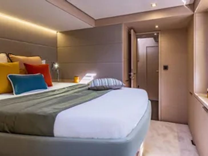 VEGA - Lagoon 55 VIP cabin VEGA - Lagoon 55 VIP cabin