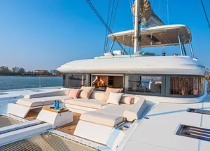 VEGA - Lagoon 55 foredeck