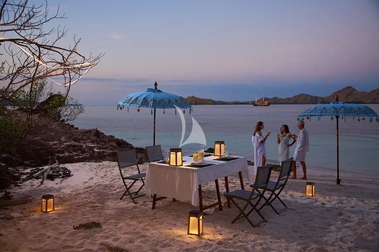 Charter Yacht ORACLE - Phinisi 35m - 2 Cabins - Labuan Bajo - Komodo - Sorong - Raja Ampat - Indonesia