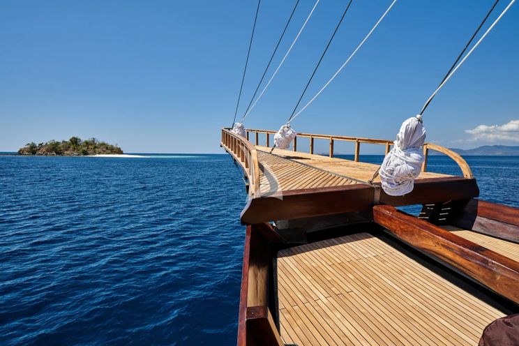 Charter Yacht ORACLE - Phinisi 35m - 2 Cabins - Labuan Bajo - Komodo - Sorong - Raja Ampat - Indonesia