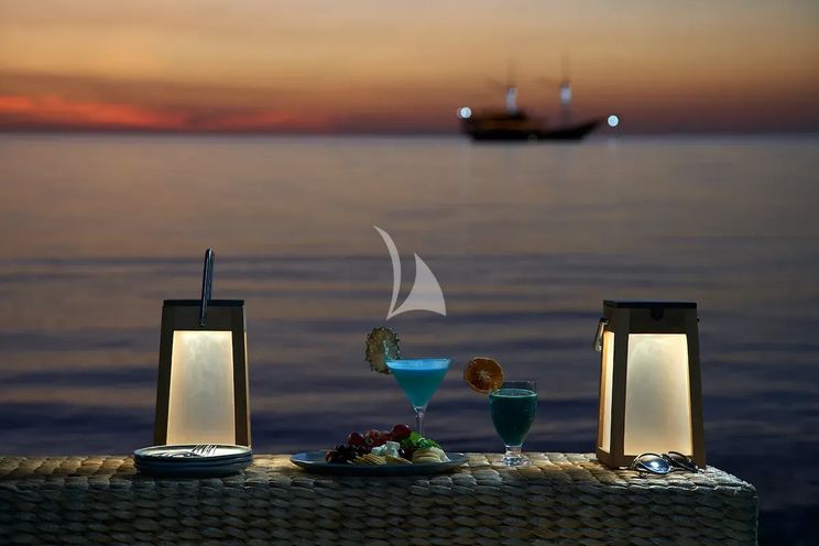 Charter Yacht ORACLE - Phinisi 35m - 2 Cabins - Labuan Bajo - Komodo - Sorong - Raja Ampat - Indonesia