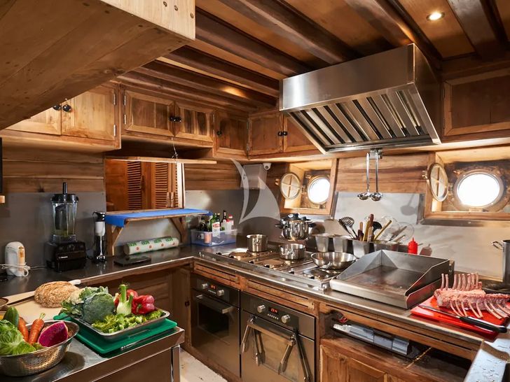 ORACLE Phinisi 35m - galley ORACLE Phinisi 35m - galley