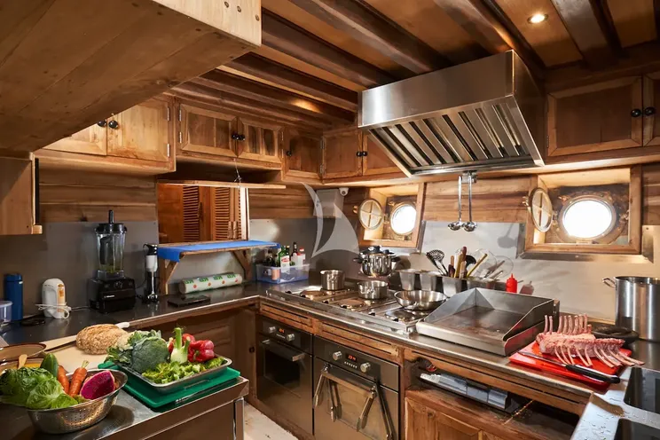 Charter Yacht ORACLE - Phinisi 35m - 2 Cabins - Labuan Bajo - Komodo - Sorong - Raja Ampat - Indonesia