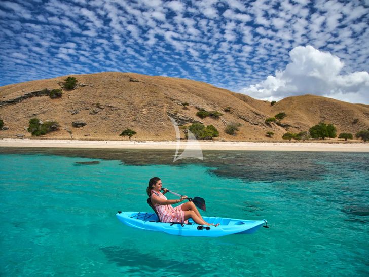 ORACLE Phinisi 35m - kayaking ORACLE Phinisi 35m - kayaking