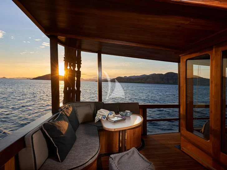 ORACLE Phinisi 35m - master cabin balcony ORACLE Phinisi 35m - master cabin balcony