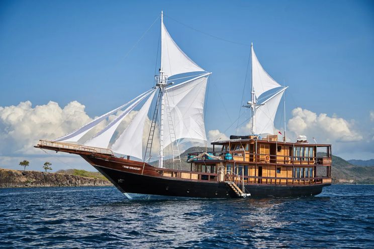 Charter Yacht ORACLE - Phinisi 35m - 2 Cabins - Labuan Bajo - Komodo - Sorong - Raja Ampat - Indonesia