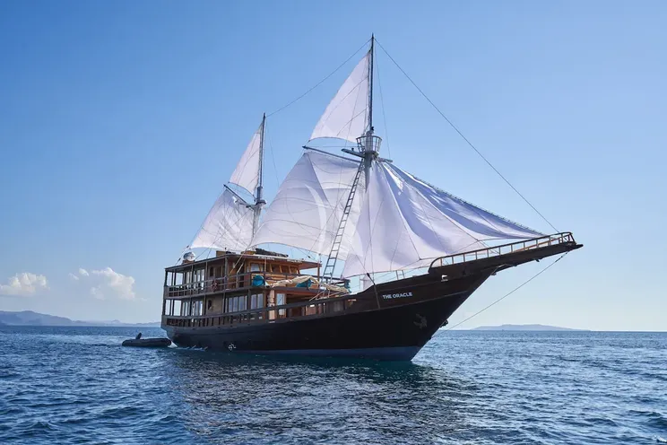 Charter Yacht ORACLE - Phinisi 35m - 2 Cabins - Labuan Bajo - Komodo - Sorong - Raja Ampat - Indonesia