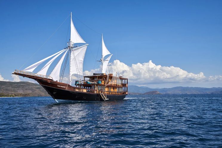 Charter Yacht ORACLE - Phinisi 35m - 2 Cabins - Labuan Bajo - Komodo - Sorong - Raja Ampat - Indonesia