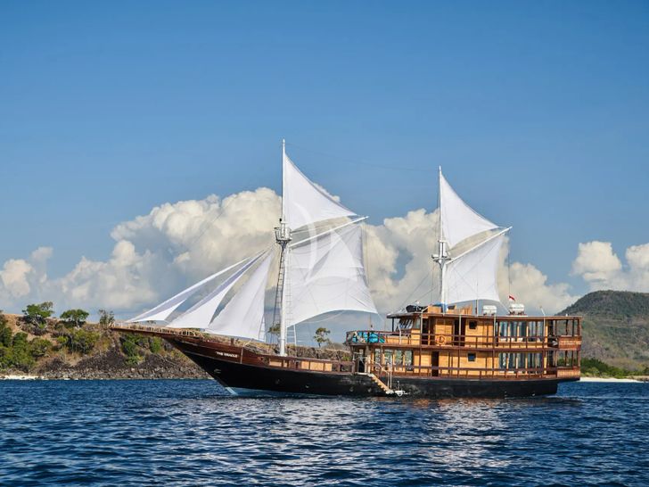 ORACLE Phinisi 35m - side profile ORACLE Phinisi 35m - side profile