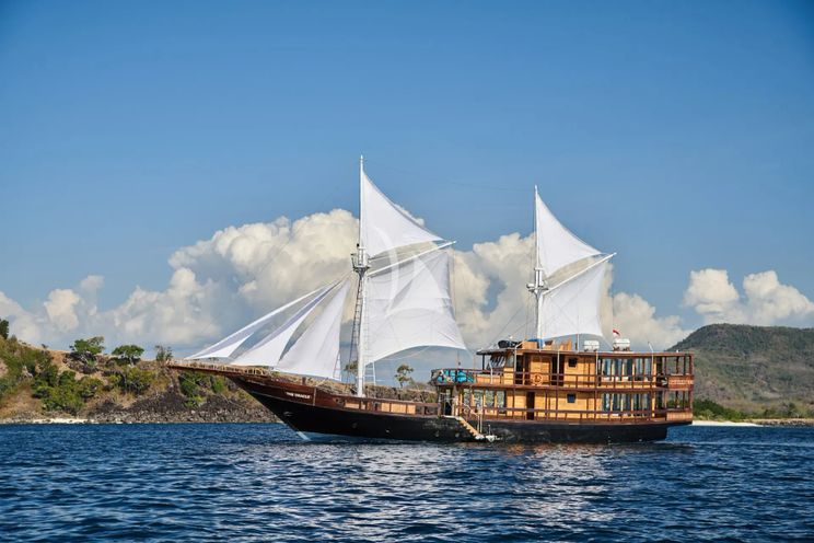 Charter Yacht ORACLE - Phinisi 35m - 2 Cabins - Labuan Bajo - Komodo - Sorong - Raja Ampat - Indonesia