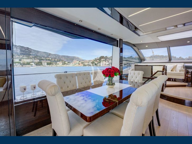 OREGGIA Sunseeker 76 Yacht indoor dining area