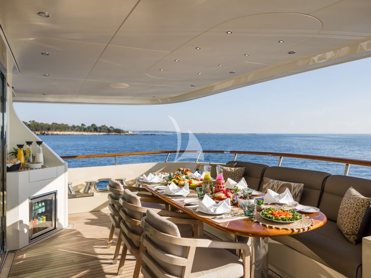 ORIZZONTE Vahali 30m - aft alfresco dining area ORIZZONTE Vahali 30m - aft alfresco dining area