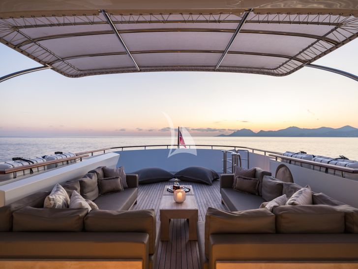 ORIZZONTE Vahali 30m - flybridge seating area ORIZZONTE Vahali 30m - flybridge seating area