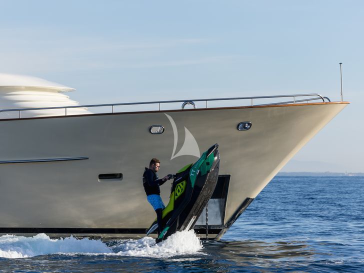 ORIZZONTE Vahali 30m - jet ski ORIZZONTE Vahali 30m - jet ski