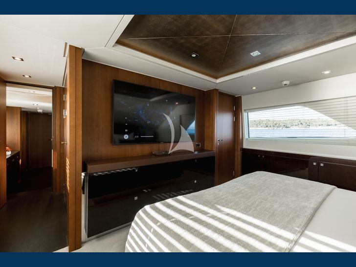 ORIZZONTE Vahali 30m master cabin TV and bed