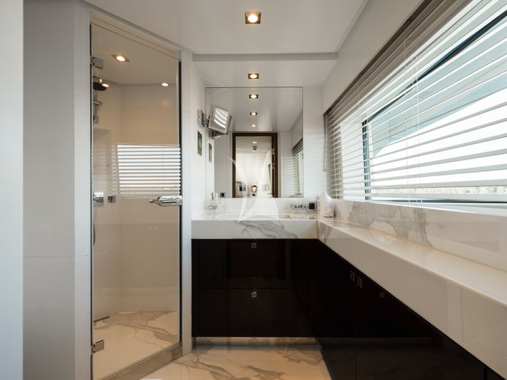 ORIZZONTE Vahali 30m - master cabin bathroom ORIZZONTE Vahali 30m - master cabin bathroom