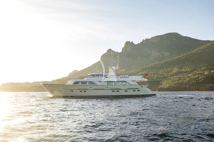 Charter Yacht ORIZZONTE - Vahali 30m - 4 Cabins - Cannes - Nice - Antibes - St Tropez - French Riviera - Monaco