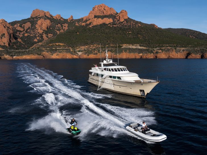 ORIZZONTE Vahali 30m - with the tender and jet ski ORIZZONTE Vahali 30m - with the tender and jet ski