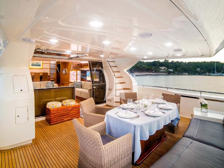 ORLANDO L Ferretti 780 - aft alfresco dining area ORLANDO L Ferretti 780 - aft alfresco dining area