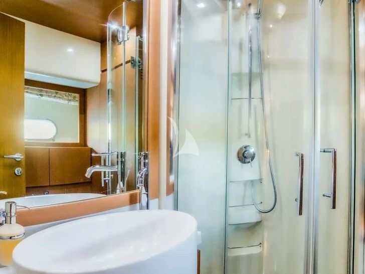 ORLANDO L Ferretti 780 - twin cabin bathroom ORLANDO L Ferretti 780 - twin cabin bathroom
