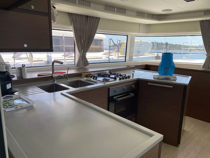 ORSA MAGGIORE Lagoon 52F - galley ORSA MAGGIORE Lagoon 52F - galley