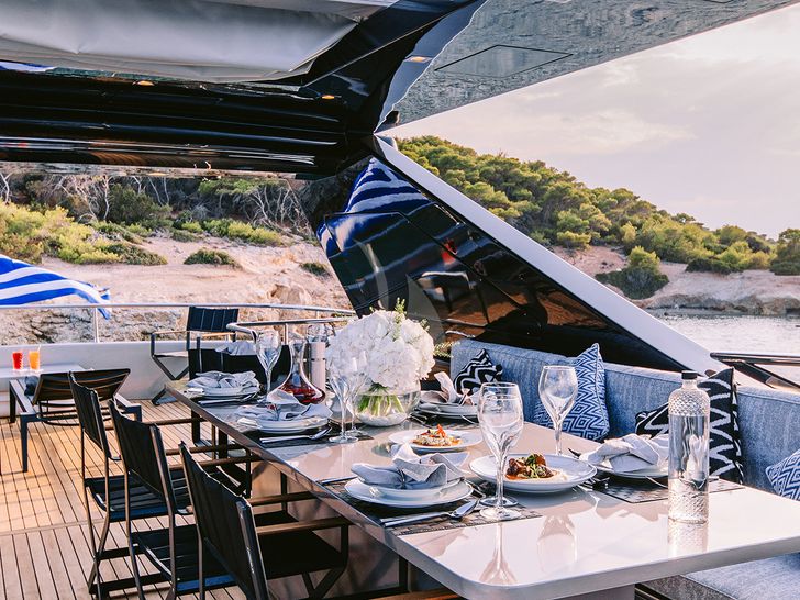 OVAL Cantieri di Pisa 31m - sundeck dining area OVAL Cantieri di Pisa 31m - sundeck dining area