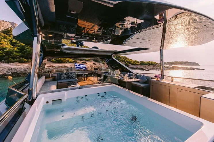 Charter Yacht OVAL - Cantieri di Pisa 31m - 5 Cabins - Athens - Mykonos - Paros - Cyclades - Greece