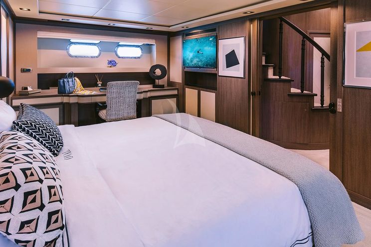 Charter Yacht OVAL - Cantieri di Pisa 31m - 5 Cabins - Athens - Mykonos - Paros - Cyclades - Greece