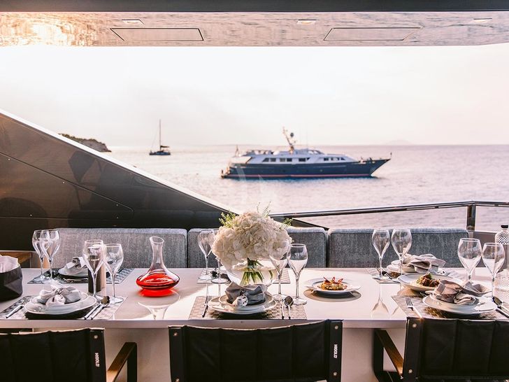 OVAL Cantieri di Pisa 31m - alfresco dining area OVAL Cantieri di Pisa 31m - alfresco dining area