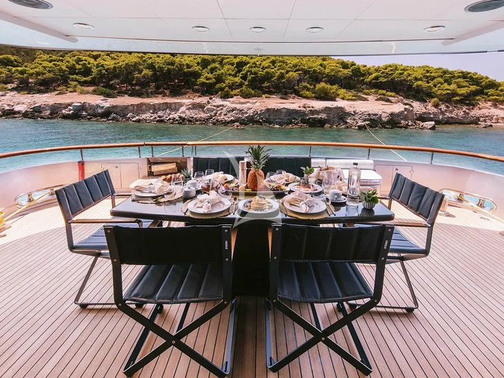 OVAL Cantieri di Pisa 31m - aft deck OVAL Cantieri di Pisa 31m - aft deck