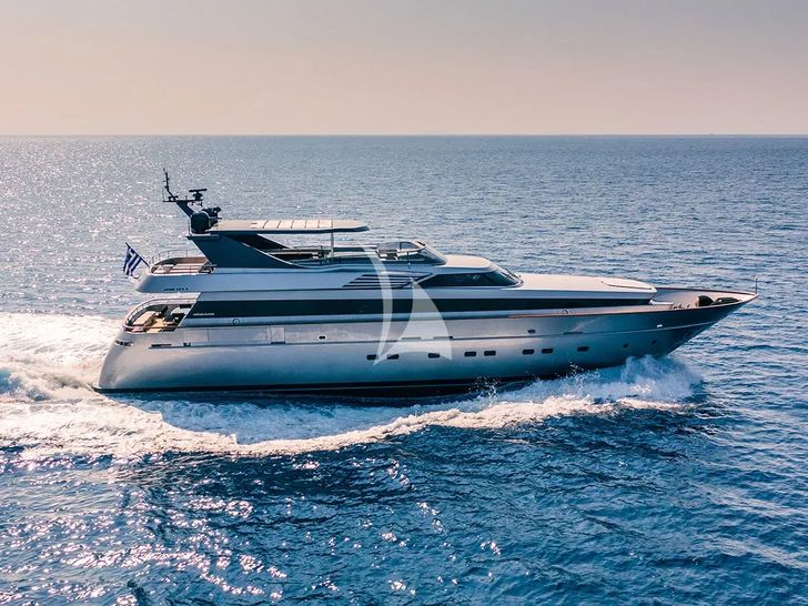 OVAL Cantieri di Pisa 31m - side profile cruising OVAL Cantieri di Pisa 31m - side profile cruising
