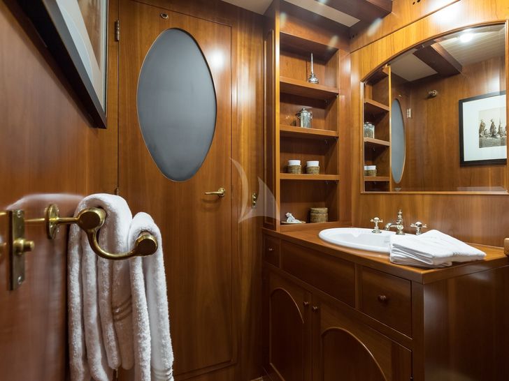 OVER THE RAINBOW Dickie and Sons 115 Bathroom OVER THE RAINBOW Dickie and Sons 115 Bathroom