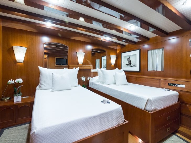 OVER THE RAINBOW Dickie and Sons 115 Twin Cabin OVER THE RAINBOW Dickie and Sons 115 Twin Cabin