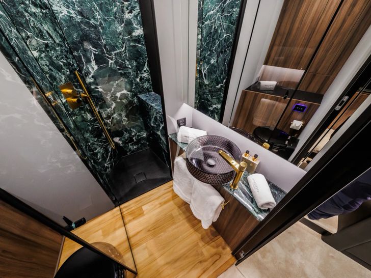 OVER THE MOON Moon 60 Power - VIP cabin 1 bathroom OVER THE MOON Moon 60 Power - VIP cabin 1 bathroom