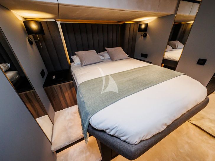 OVER THE MOON Moon 60 Power - VIP cabin 1 OVER THE MOON Moon 60 Power - VIP cabin 1