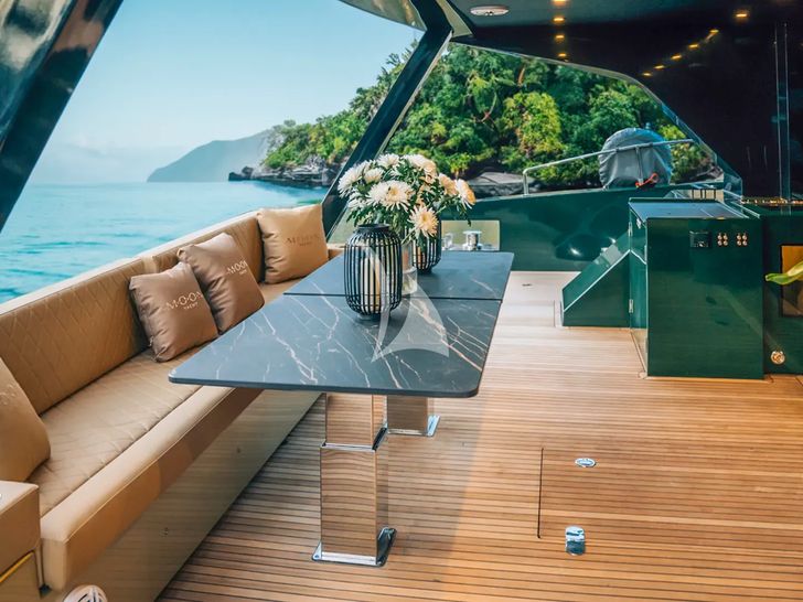 OVER THE MOON Moon 60 Power - aft deck seating and dining OVER THE MOON Moon 60 Power - aft deck seating and dining